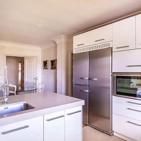 House Next To Charming Cathedral Garage Included Apartment