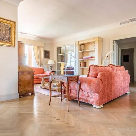 Apartment House Next To Charming Cathedral Garage Included