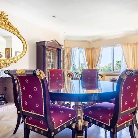 House Next To Charming Cathedral Garage Included *