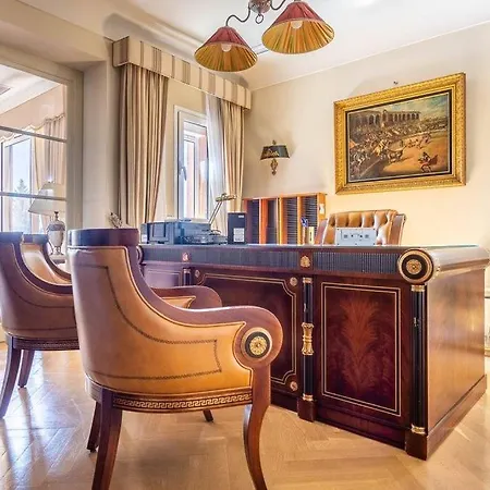 House Next To Charming Cathedral Garage Included *
